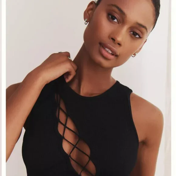 Brand New The Reegan Crew-Neck Crop Racerback Seamless Tank Top: Cutwork Edition - Picture 4 of 6